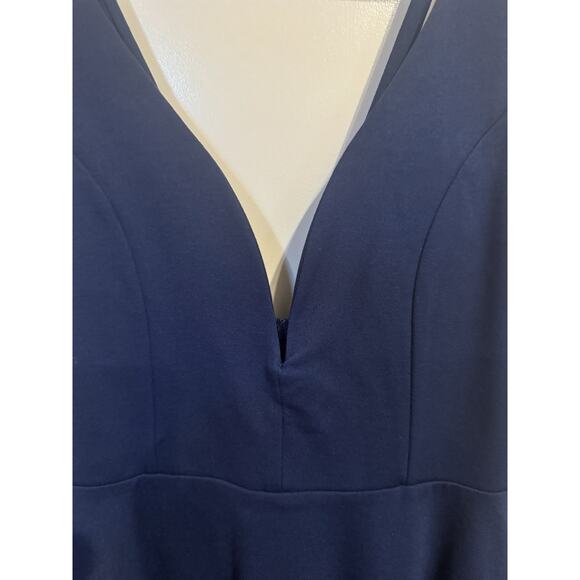Lulu’s plunge neck navy dress new with tags size medium - Picture 3 of 7